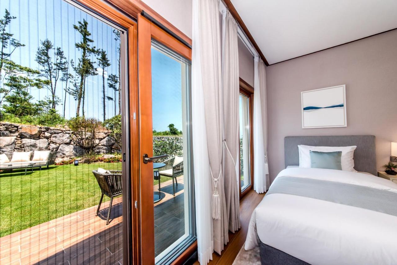 Camphortree Hotel And Resort Jeju Exterior foto